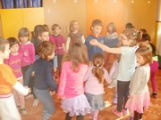 návštěva -housle školka